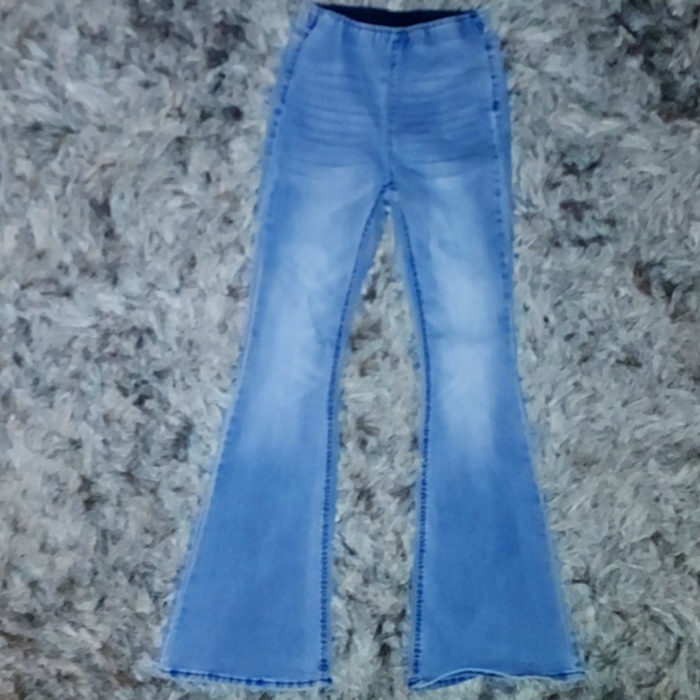 No Boundaries Bell bottom Jeans Size XS (1)